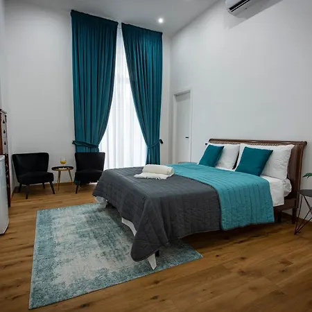 Downtown - E Si Nun Canto Moro B&B 4*