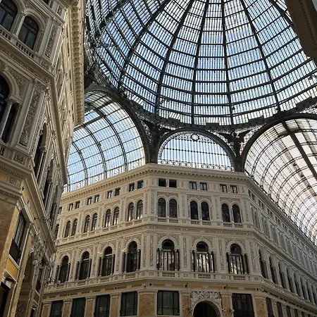 Downtown - E Si Nun Canto Moro Nocleg ze śniadaniem 4*