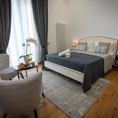 Downtown - E Si Nun Canto Moro 4* Nápoles